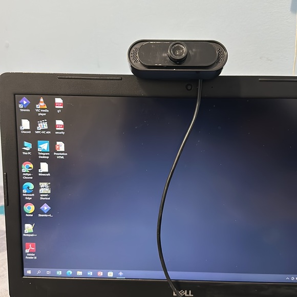 Webcam works good on both pc and laptop. RESOLUTION IS 720p - Picture 2 of 3